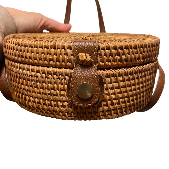 - Round Rattan Wicker Boho Cross Body Purse - Picture 2 of 6